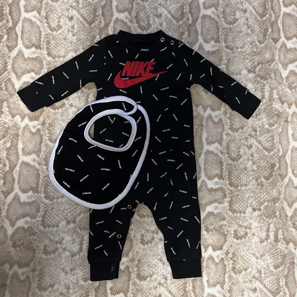 Set of Nike Just Do It Black Ribbed Long John/Sleeper and Bib EUC